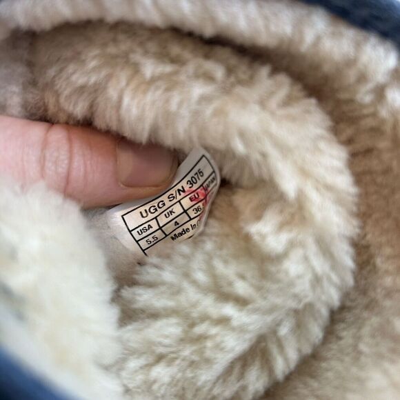 Ugg Boots Womens 5.5 Delaine Distressed Denim Tall Shearling Lined Winter Rare - Picture 7 of 7